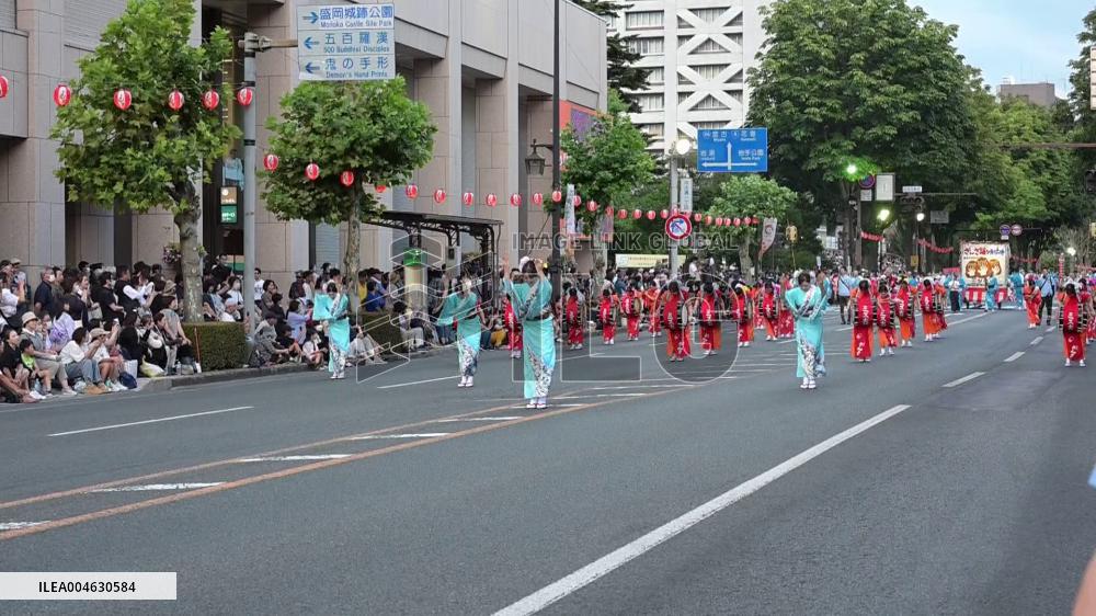 [Breaking News]Traditional dance parade in northeastern Japan