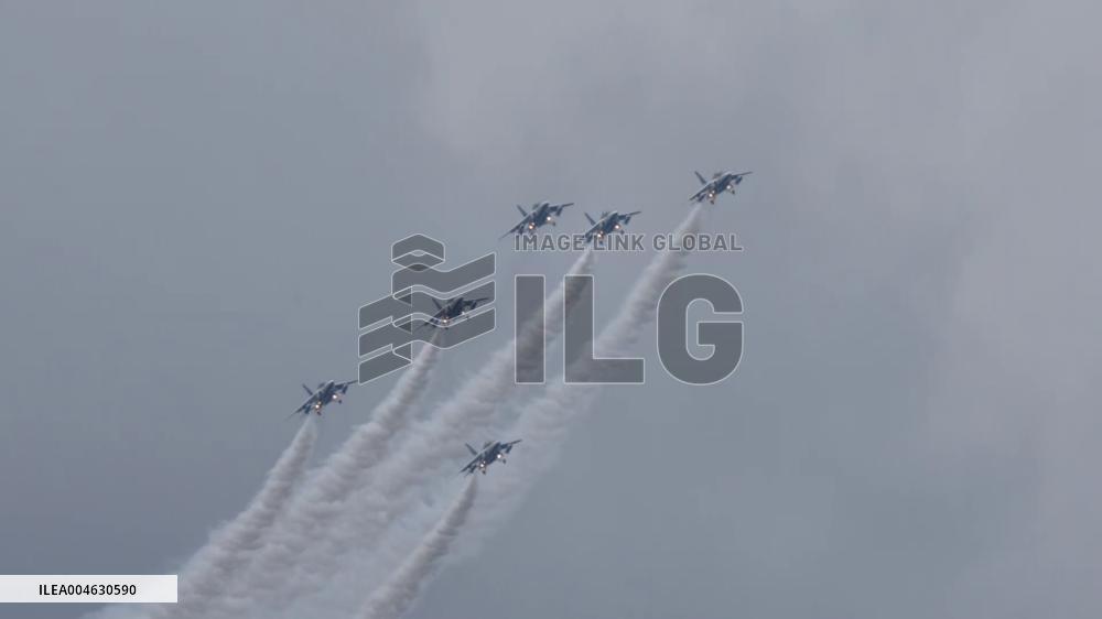 [Breaking News]Blue Impulse aerobatic team flies over Toyama Pref.