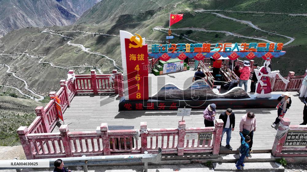 Winding Road in Tibet