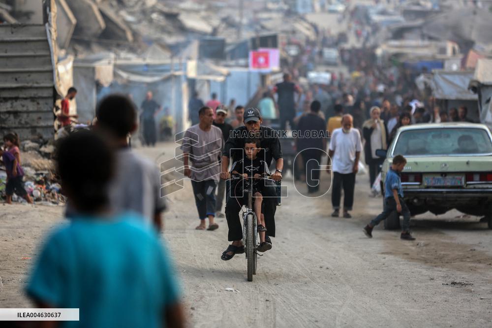 Gaza City Displacement Tents Erected for Evacuees - Gaza