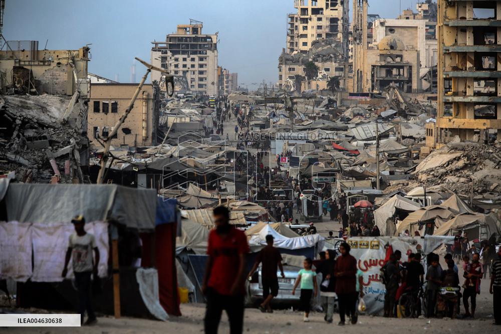 Gaza City Displacement Tents Erected for Evacuees - Gaza