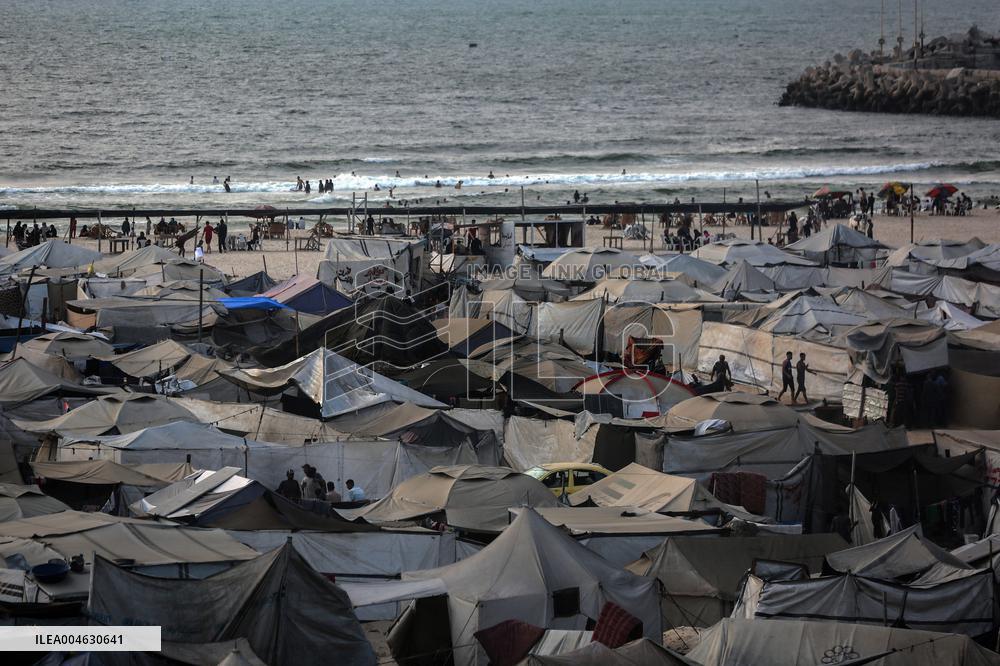 Gaza City Displacement Tents Erected for Evacuees - Gaza