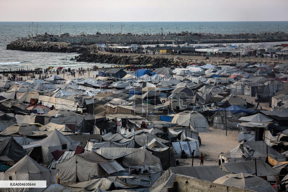 Gaza City Displacement Tents Erected for Evacuees - Gaza