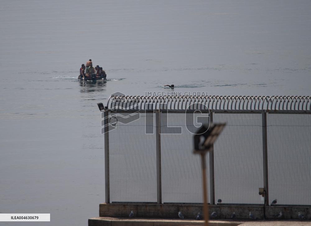 Over 30 Intercepted Trying to Reach Ceuta Coast - Spain