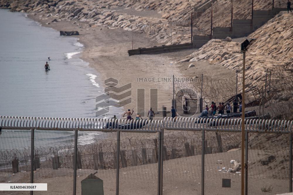 Over 30 Intercepted Trying to Reach Ceuta Coast - Spain
