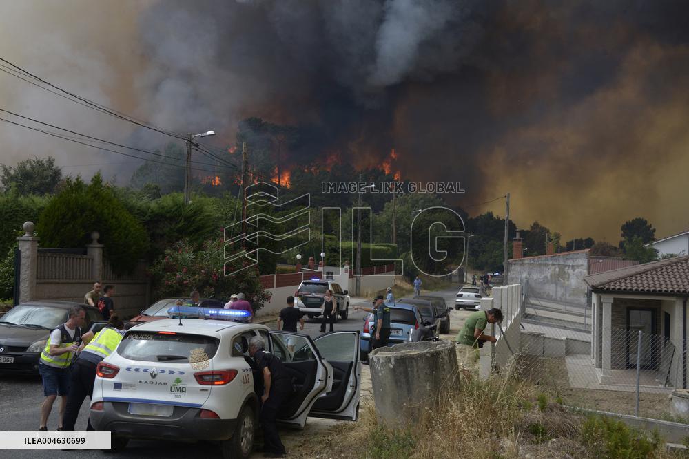 Emergency Level 2 Declared in Ourense as Fires Burn 4,300 Hectares - Spain