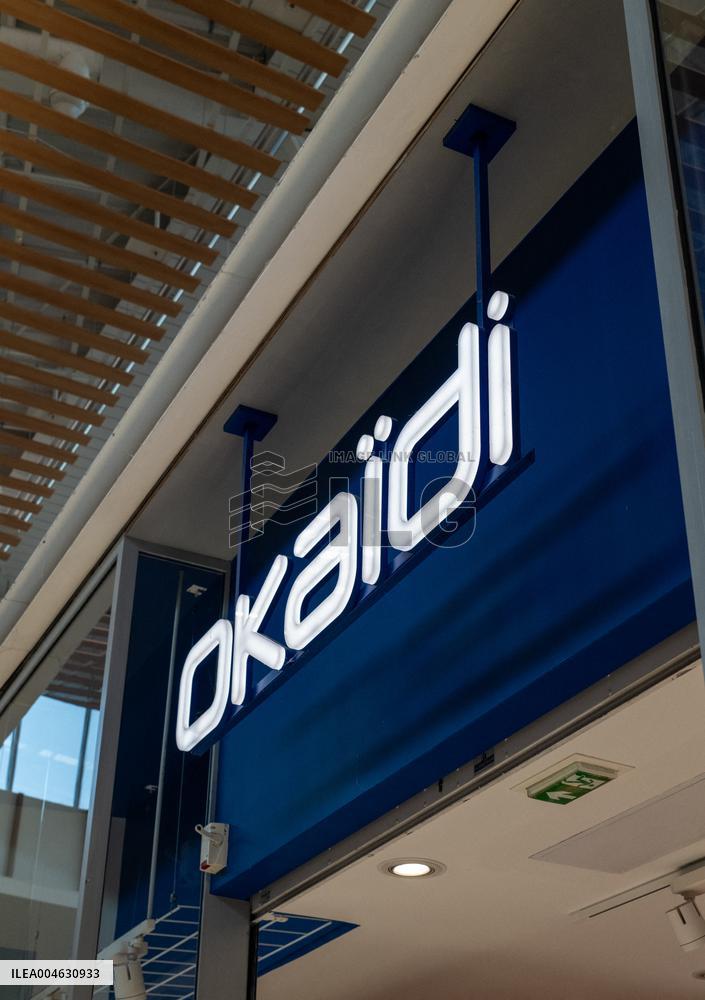 Shop and Logo - Shopping Center - Rambouillet