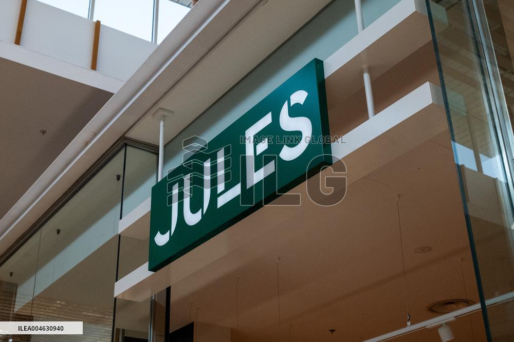 Shop and Logo - Shopping Center - Rambouillet