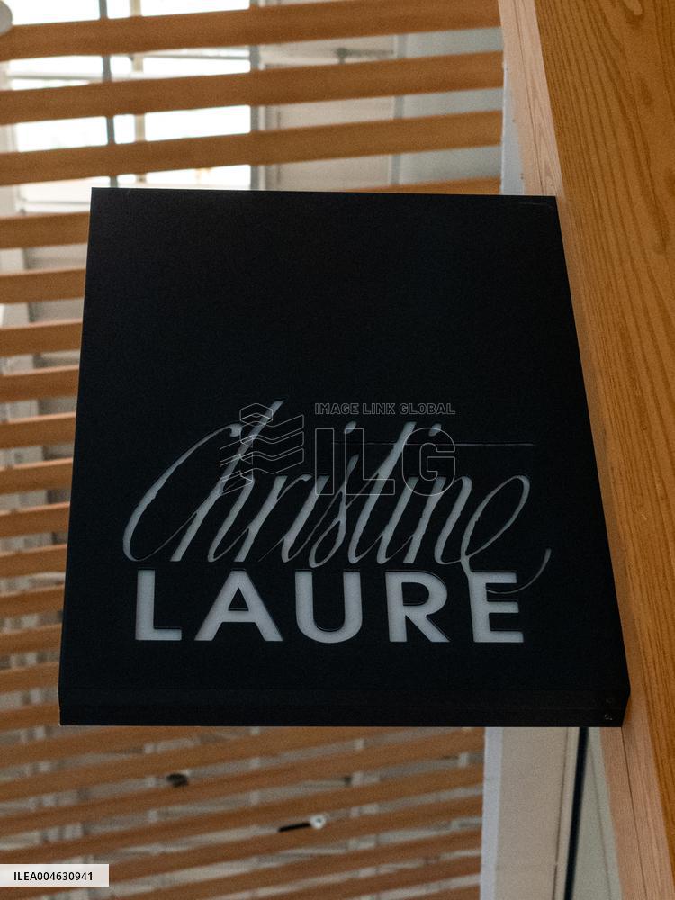 Shop and Logo - Shopping Center - Rambouillet