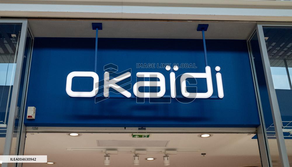 Shop and Logo - Shopping Center - Rambouillet