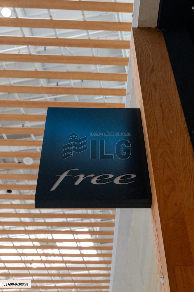 Shop and Logo - Shopping Center - Rambouillet