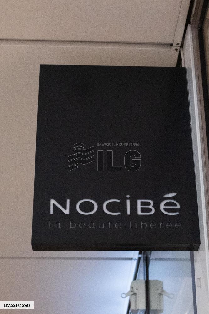 Shop and Logo - Shopping Center - Rambouillet