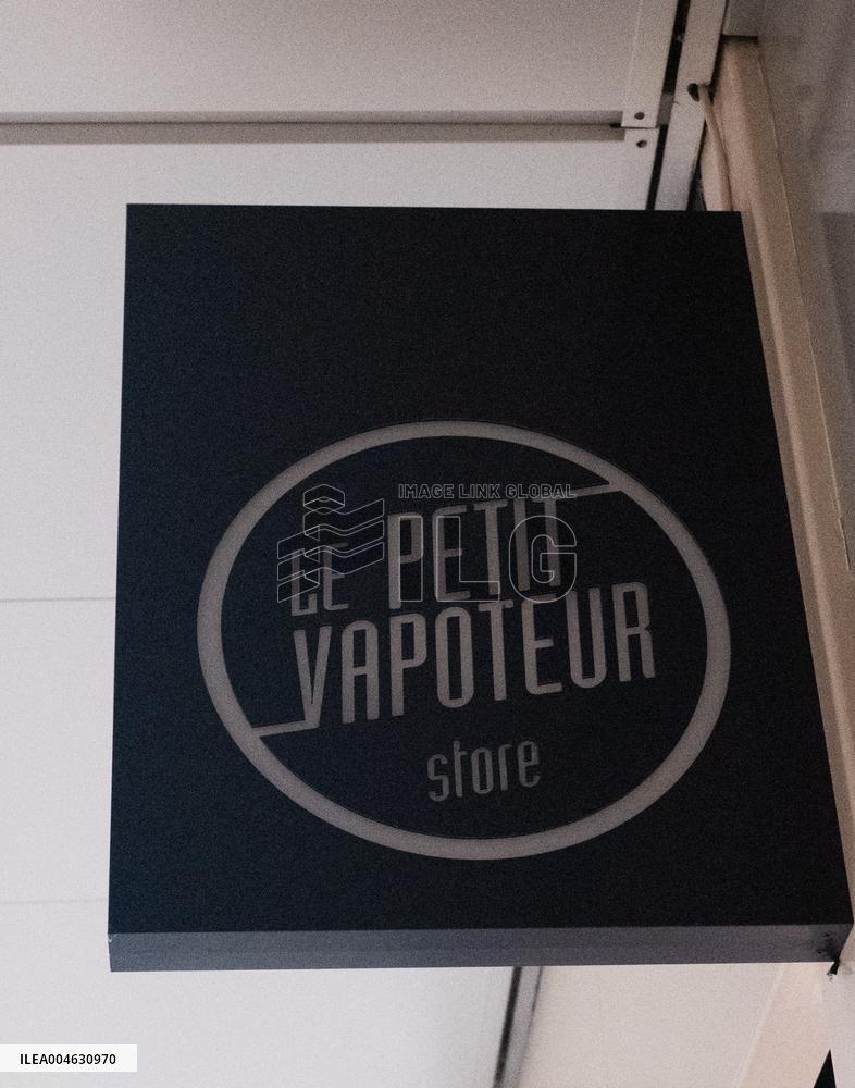 Shop and Logo - Shopping Center - Rambouillet