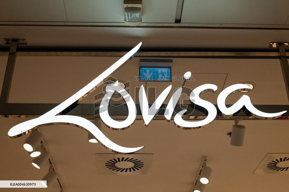 Shop and Logo - Shopping Center - Rambouillet