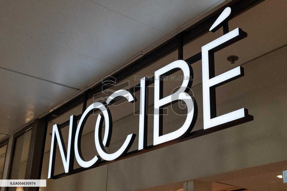 Shop and Logo - Shopping Center - Rambouillet