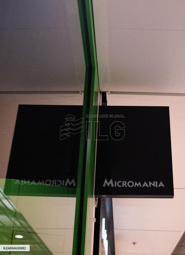 Shop and Logo - Shopping Center - Rambouillet