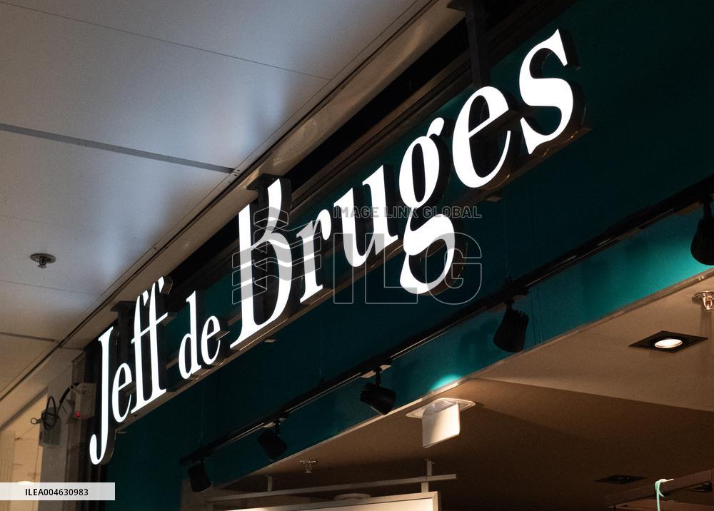 Shop and Logo - Shopping Center - Rambouillet