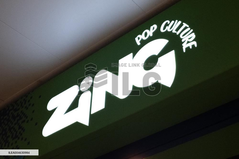 Shop and Logo - Shopping Center - Rambouillet