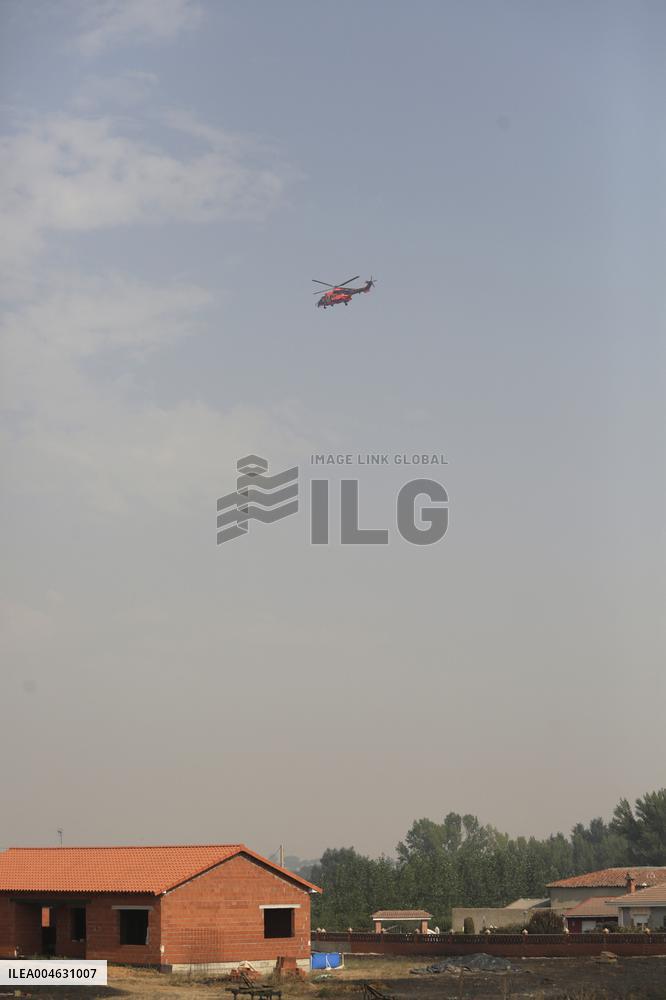 One Dead and More than 5,000 People Evacuated as Fires Ravage Leon - Spain