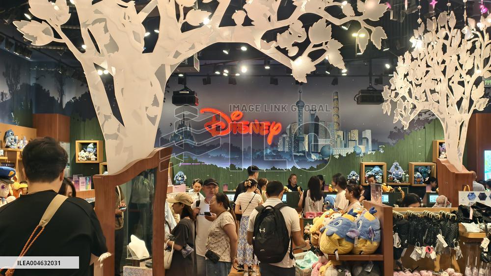 World's Largest Disney Store 10th Anniversary