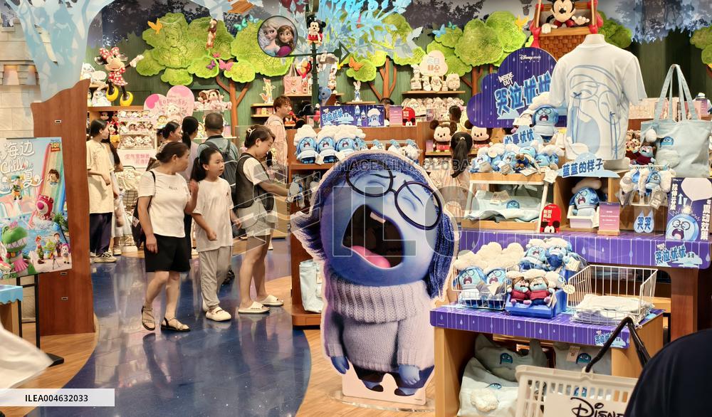World's Largest Disney Store 10th Anniversary