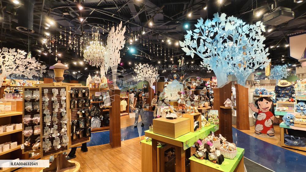 World's Largest Disney Store 10th Anniversary