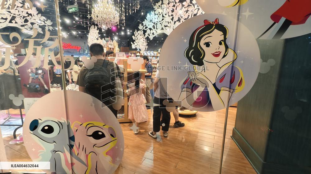 World's Largest Disney Store 10th Anniversary