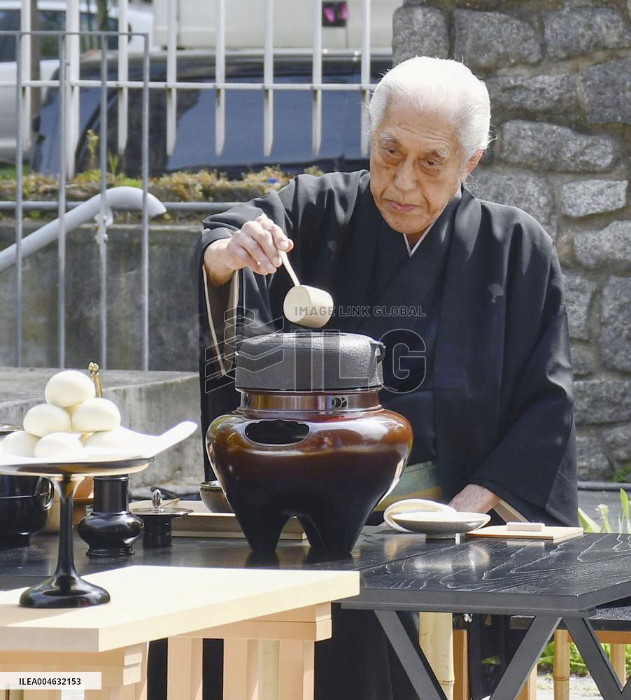 Japanese tea ceremony master dies