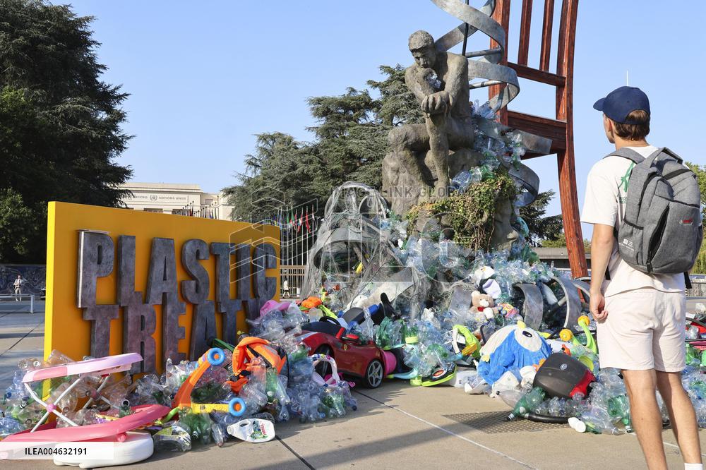 Anti-plastic pollution artwork in Geneve