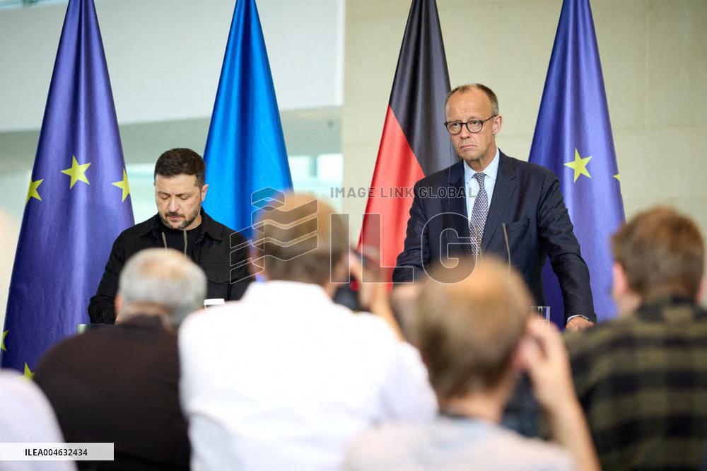 Federal Chancellor Merz Receives President Zelenskyy - Berlin