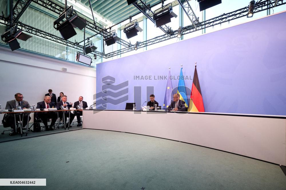 Federal Chancellor Merz Receives President Zelenskyy - Berlin