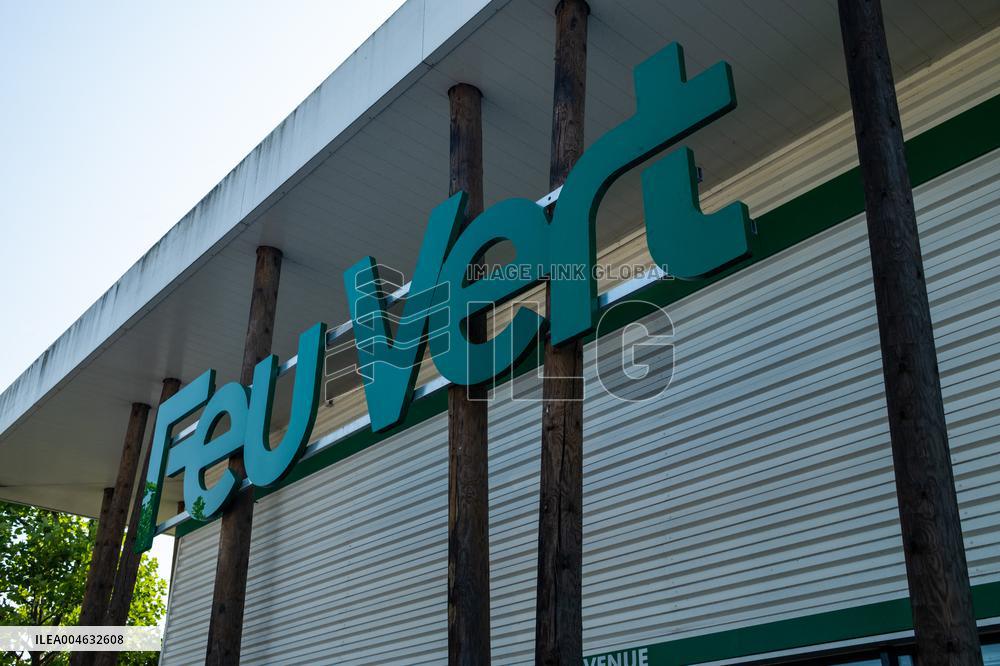 Illustration - Shop and Logo - Shopping Center - Rambouillet