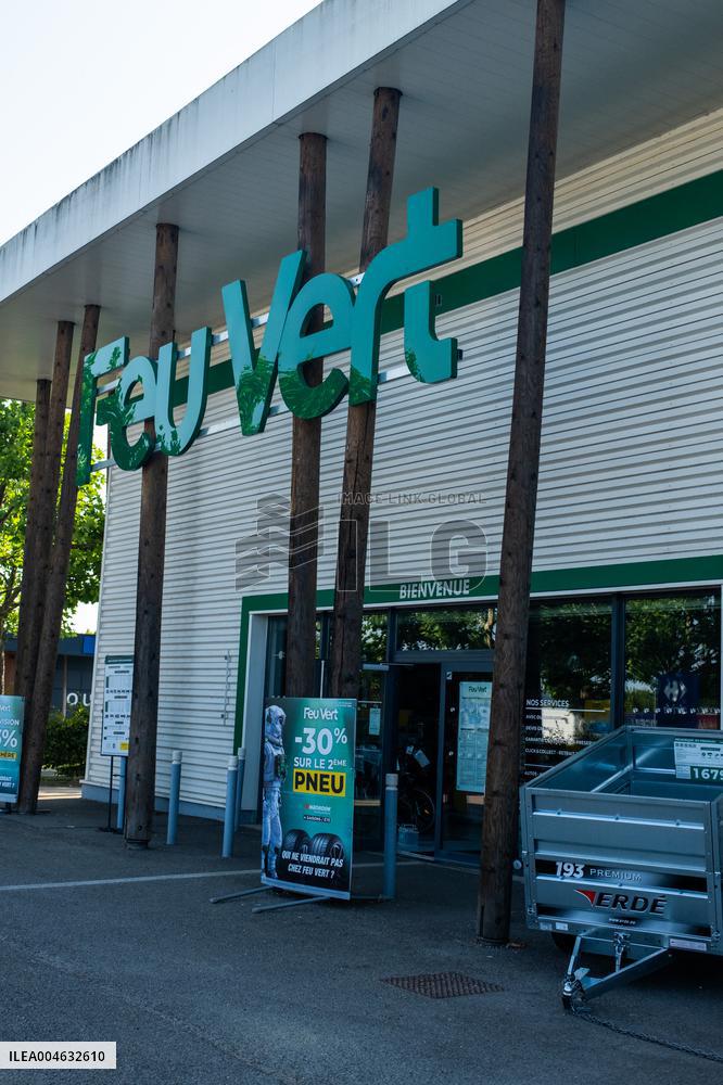 Illustration - Shop and Logo - Shopping Center - Rambouillet