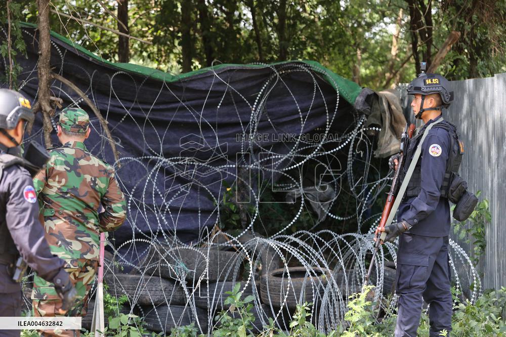 CAMBODIA-BANTEAY MEANCHEY-THAILAND-BORDER-BARBED WIRE & TYRES