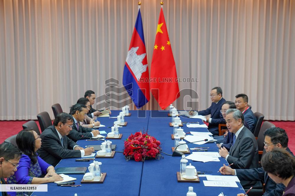 China's Wang Yi Meets Thailand's FM in Yunnan