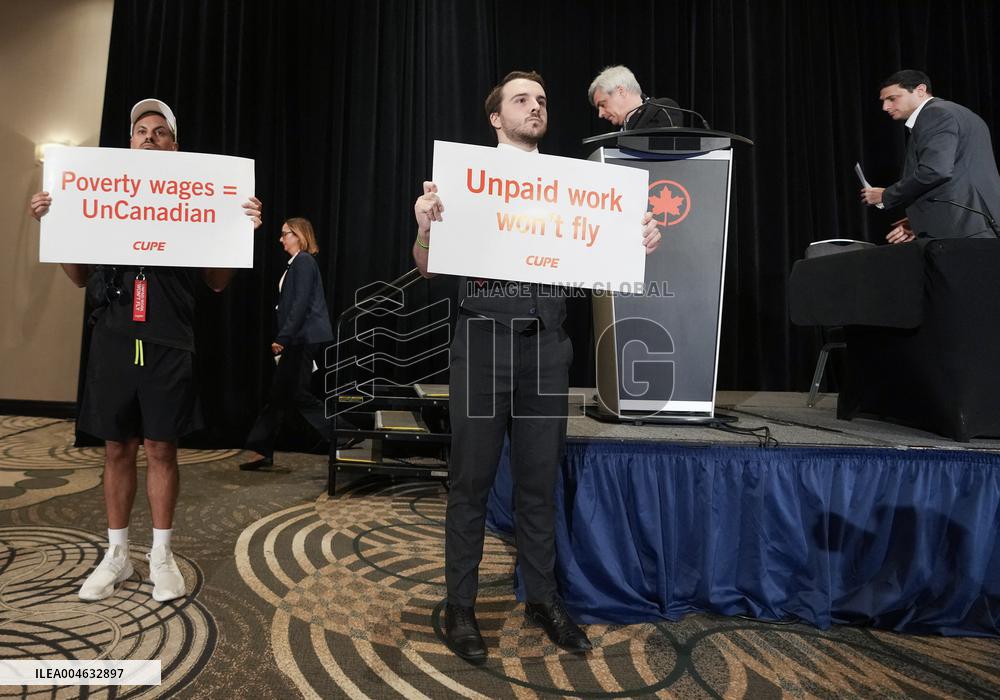Air Canada Flight Attendants Disrupt Press Conference Amid Strike Threat - Toronto
