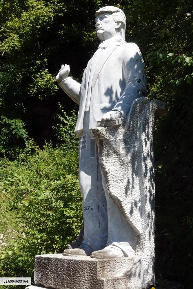 Trump and Putin Statues Vandalized in Vagli di Sotto - Italy