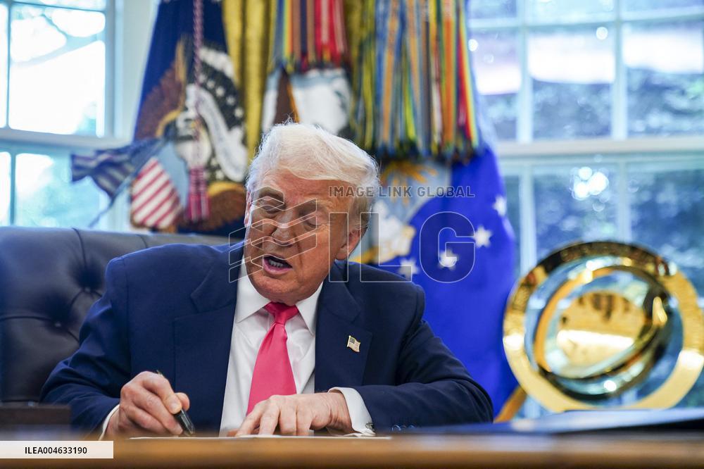 President Trump delivers remarks from the Oval Office