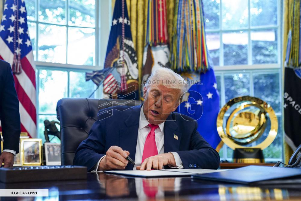 President Trump delivers remarks from the Oval Office