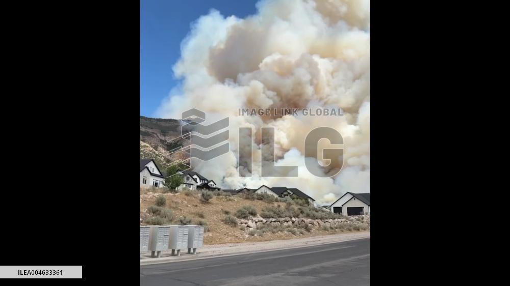US: Wildfire Prompts Evacuations and Power Outages in North Ogden, Utah 4