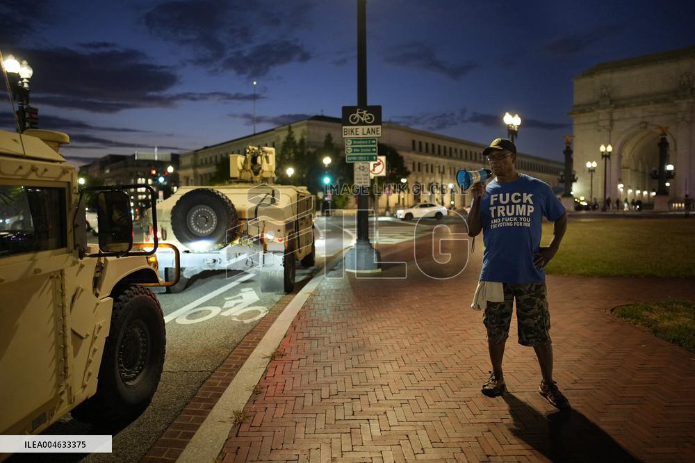 Federal agents and National Guard patrol - Washington