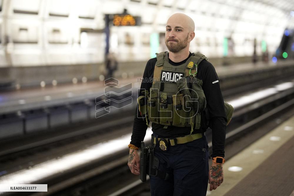 Federal agents and National Guard patrol - Washington