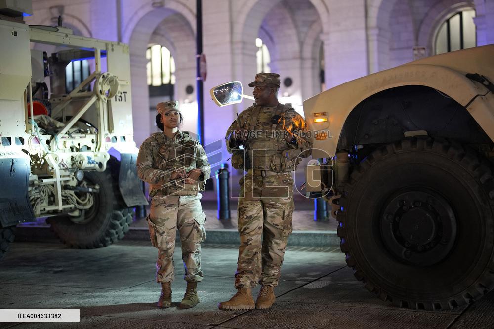 Federal agents and National Guard patrol - Washington