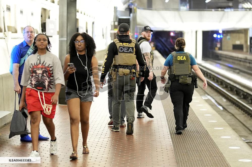 Federal agents and National Guard patrol - Washington