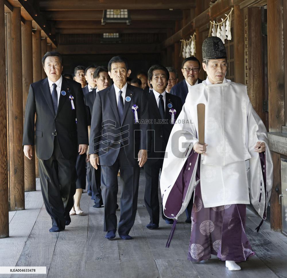 Yasukuni shrine visit on end of WWII anniv.