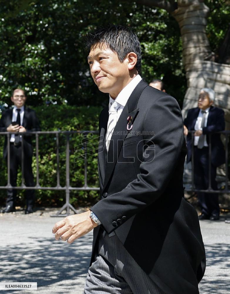 Yasukuni shrine visit on end of WWII anniv.