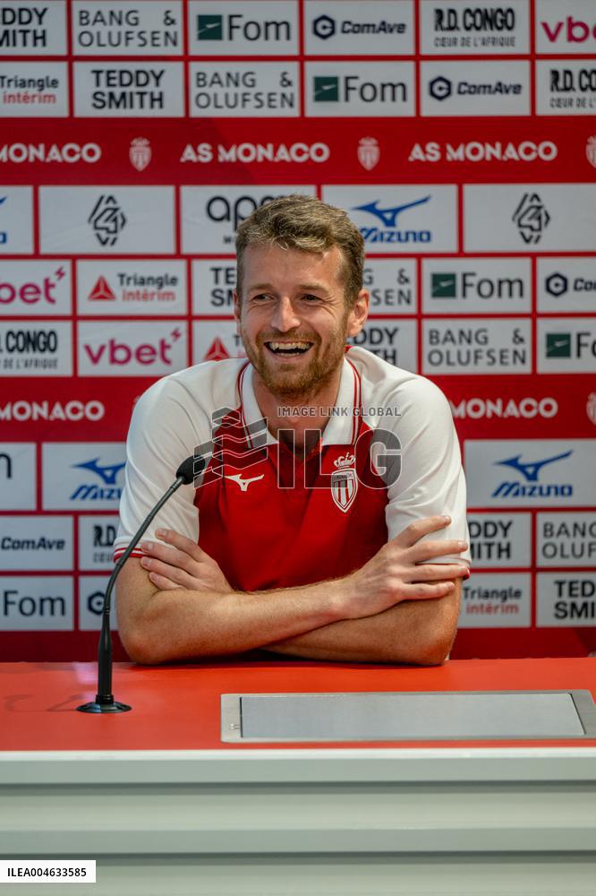 Player Spotlight Lukas Hradecky Joins AS Monaco - La Turbie