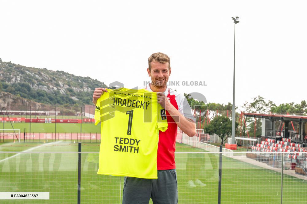 Player Spotlight Lukas Hradecky Joins AS Monaco - La Turbie
