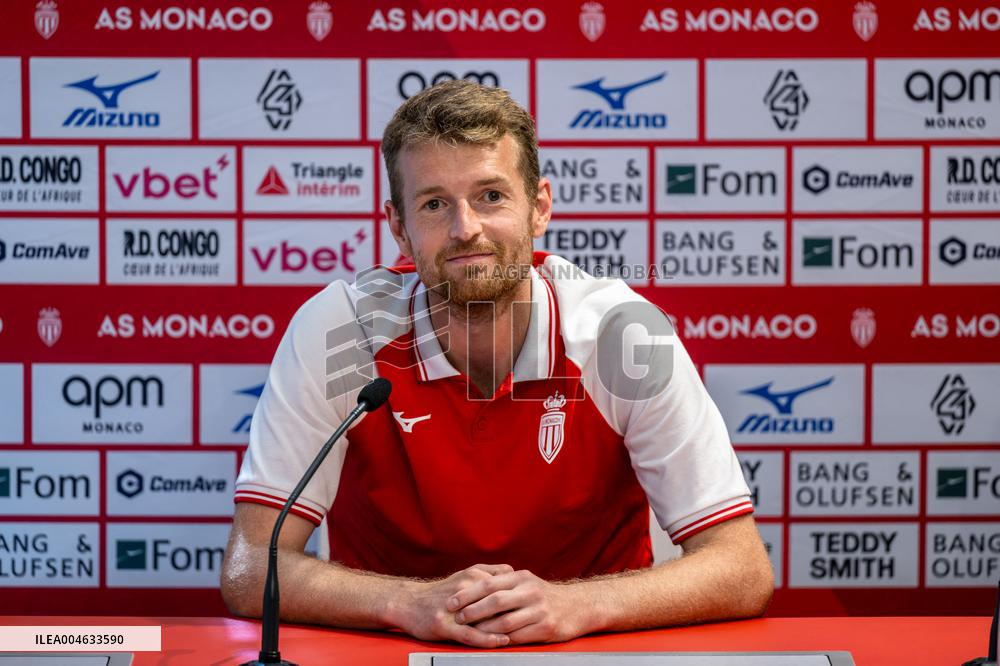 Player Spotlight Lukas Hradecky Joins AS Monaco - La Turbie