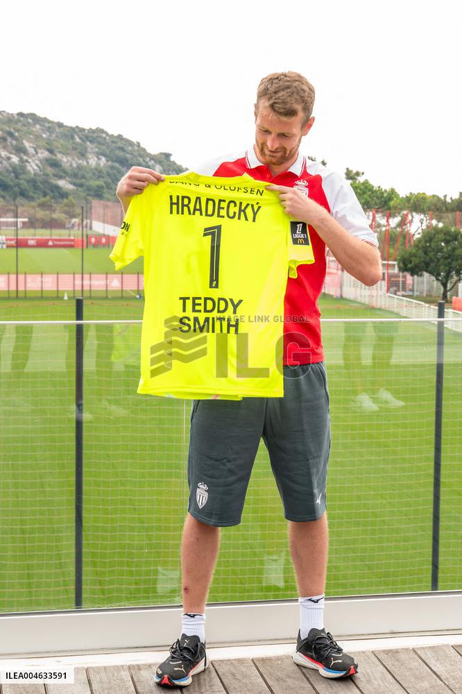 Player Spotlight Lukas Hradecky Joins AS Monaco - La Turbie